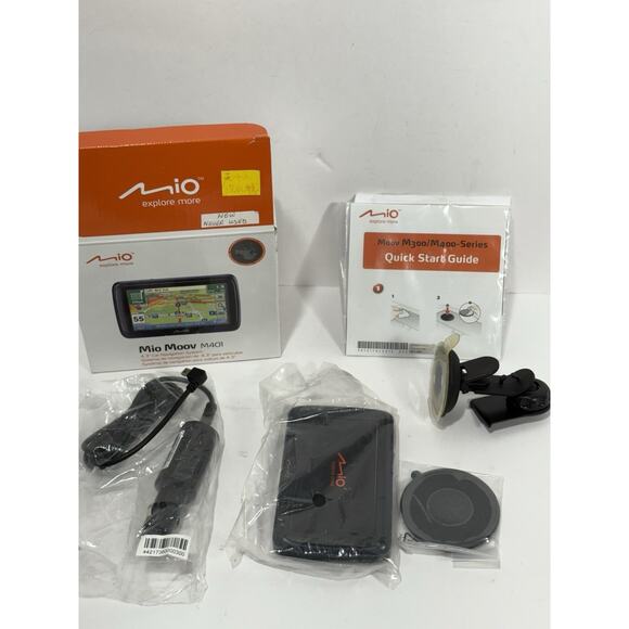 Mio Moov M401 GPS Navigator System Automotive Mountable Bundle W Accessories NEW - Picture 2 of 4